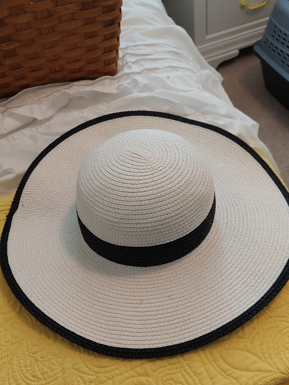 Jones New York White Straw Sun Hat with Black Trim